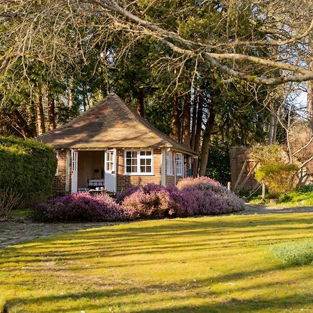 Old Mill Lodge By Huluki Sussex Stays Hurstpierpoint Eksteriør bilde