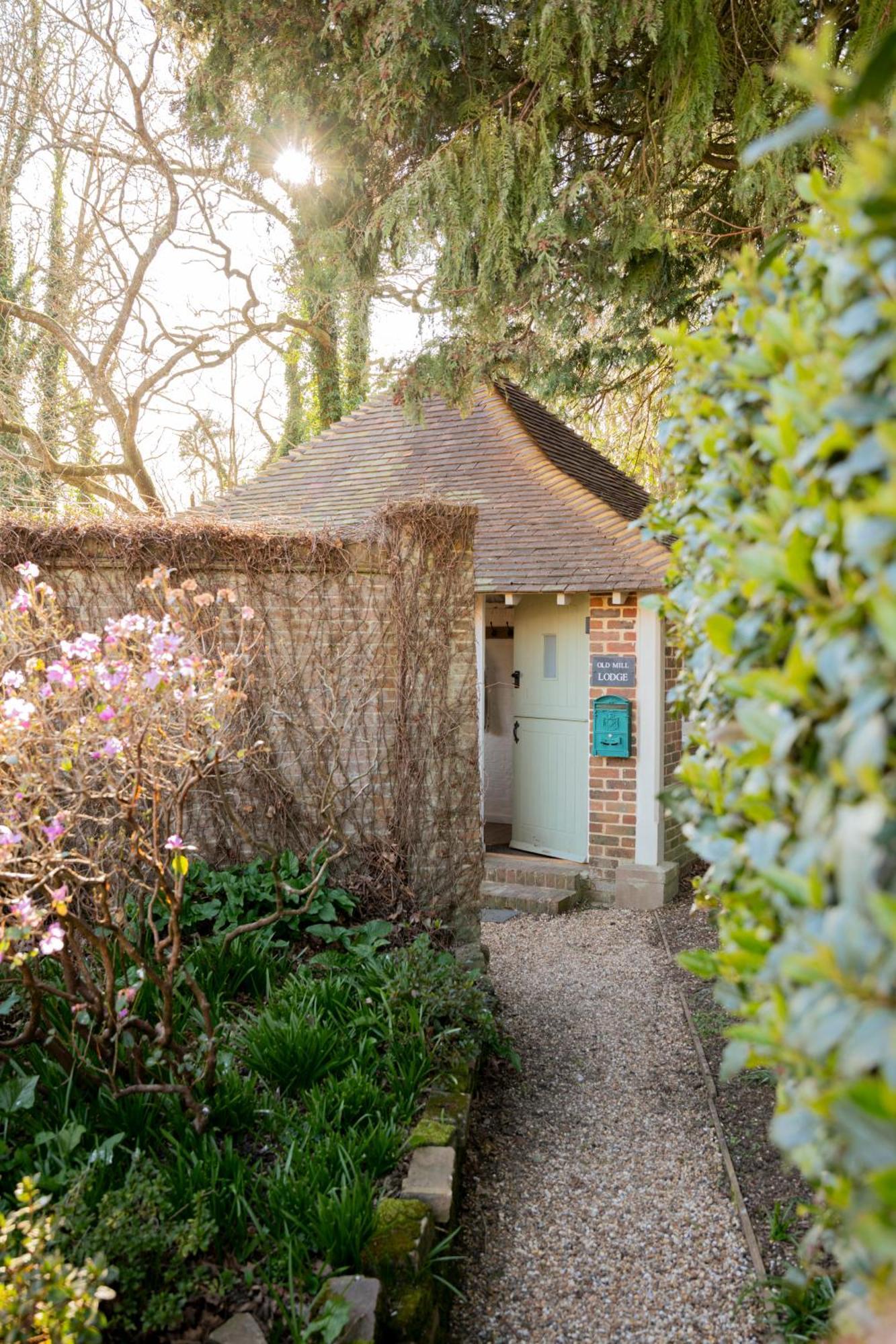 Old Mill Lodge By Huluki Sussex Stays Hurstpierpoint Eksteriør bilde