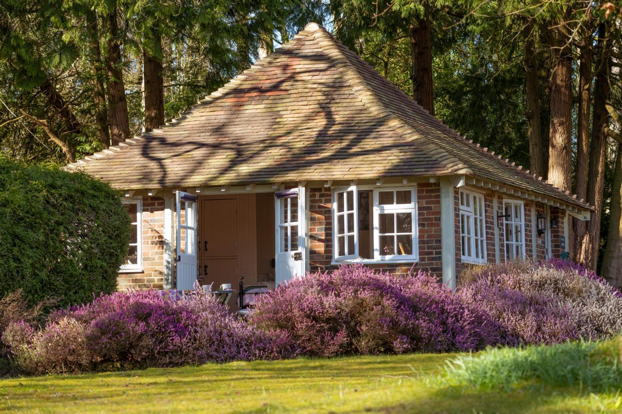 Old Mill Lodge By Huluki Sussex Stays Hurstpierpoint Eksteriør bilde