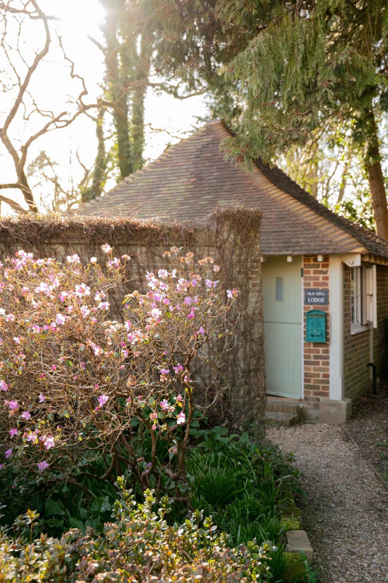 Old Mill Lodge By Huluki Sussex Stays Hurstpierpoint Eksteriør bilde