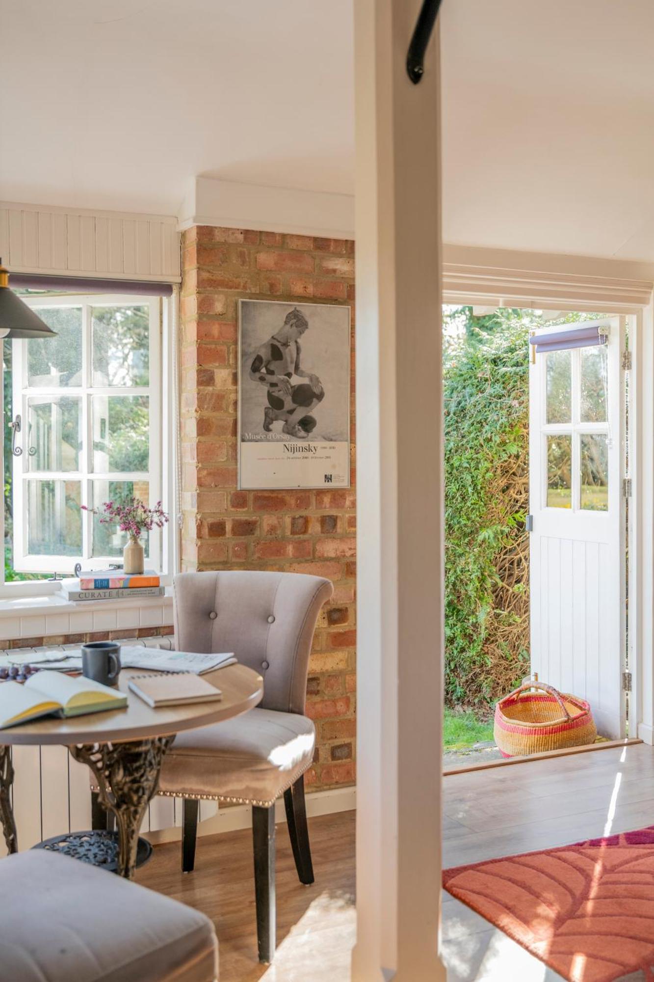 Old Mill Lodge By Huluki Sussex Stays Hurstpierpoint Eksteriør bilde