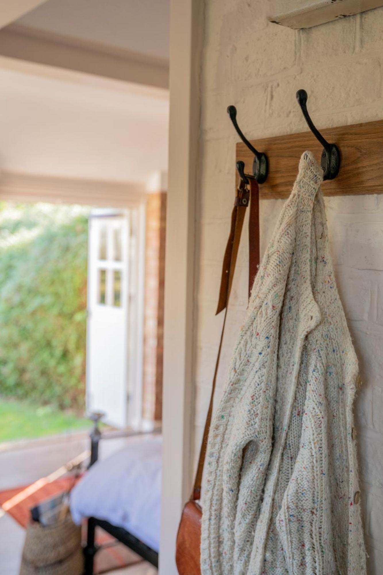 Old Mill Lodge By Huluki Sussex Stays Hurstpierpoint Eksteriør bilde