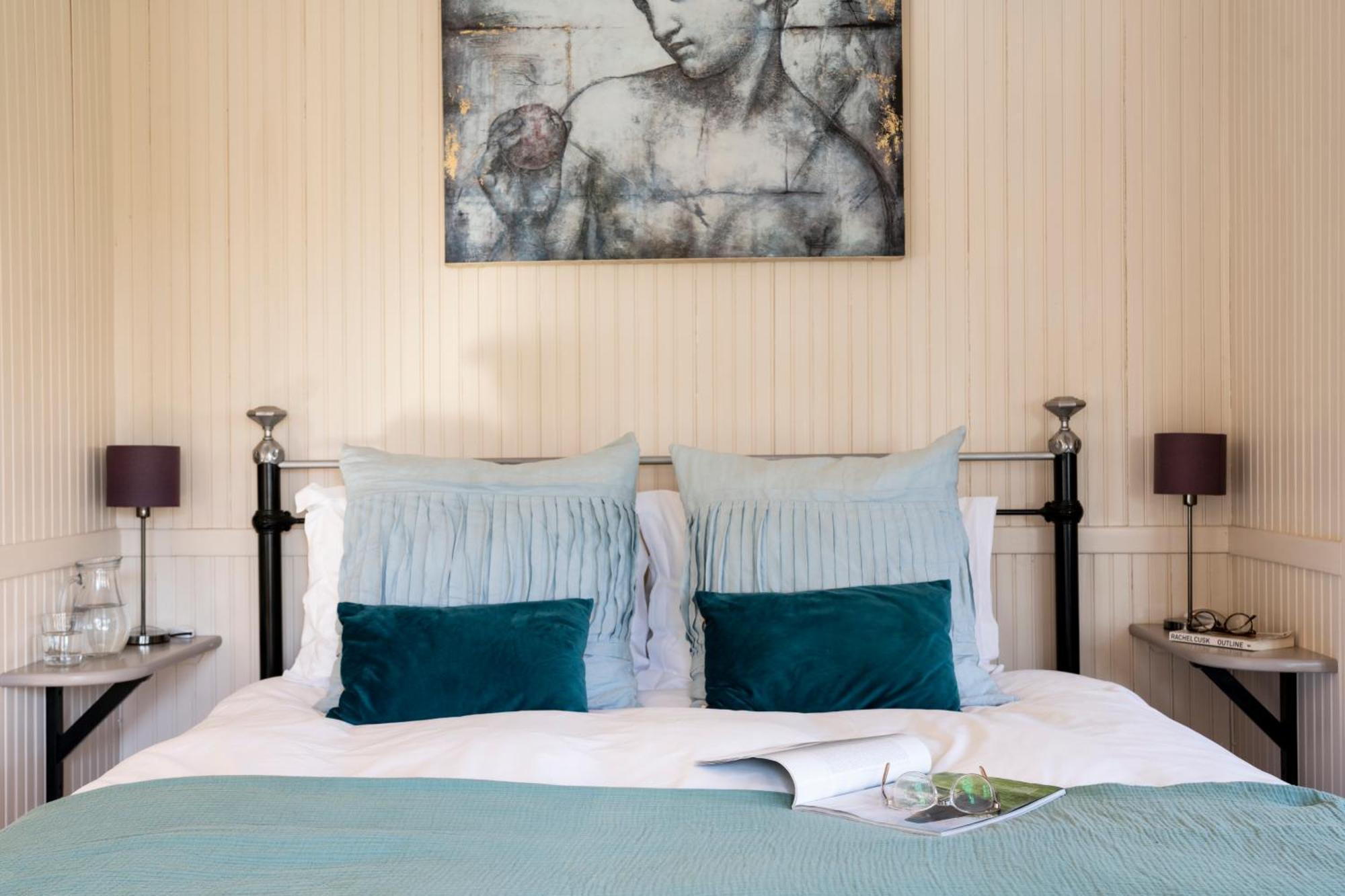 Old Mill Lodge By Huluki Sussex Stays Hurstpierpoint Eksteriør bilde